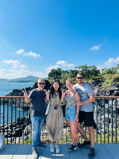 Jeju: Westelijke en zuidelijke sightseeingtour per dag
