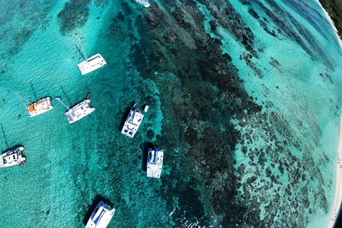Mauritius: Full Day Catamaran Cruise with Lunch