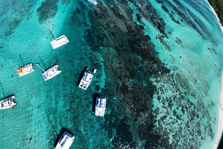 Mauritius: Full Day Catamaran Cruise with Lunch