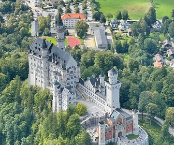 From Zurich: Neuschwanstein Castle Private Tour with Lunch
