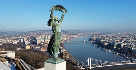 Budapest: Citadella, Castle District & Danube E-Bike Tour