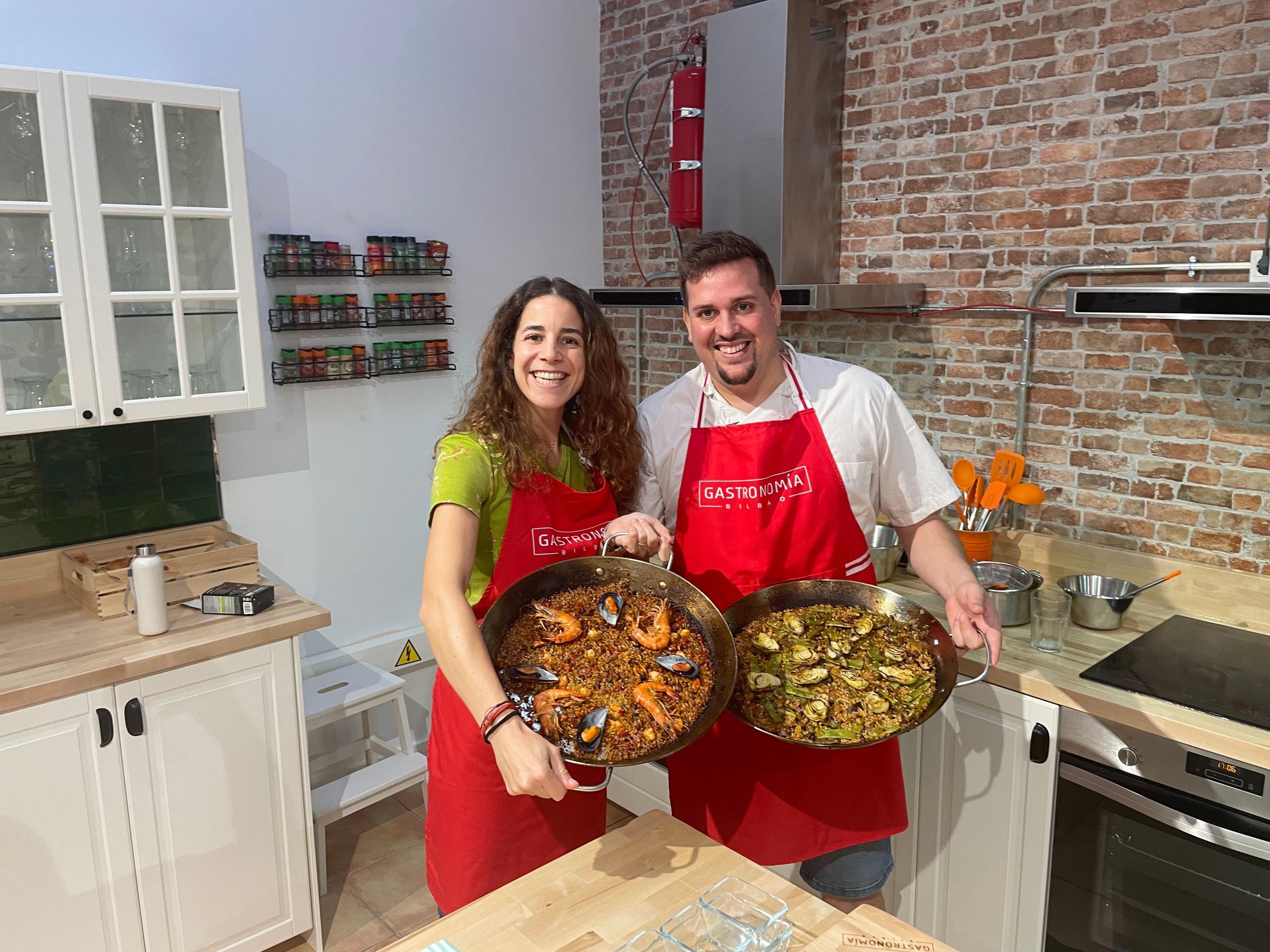 Paella und gebrannter baskischer Käsekuchen