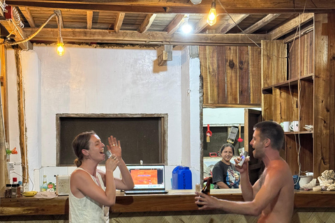 El Nido, Sibaltan: cena familiar, hoguera y karaoke.El Nido, Sibaltan: Cena familiar, hoguera y karaoke