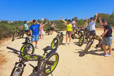 E-bike-tochten langs de prachtige kliffen van Benagil en verhuur van e-bikes