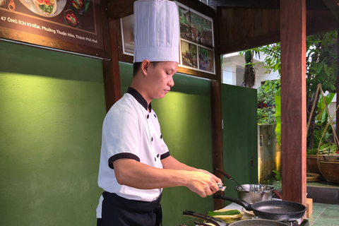 Hue: Market Tour and Cooking Class with typical dishes