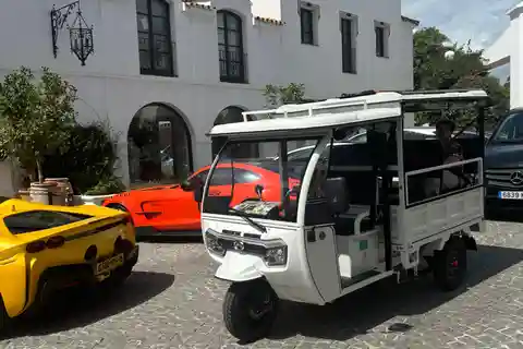 Discover MADRID on a Tuk Tuk!