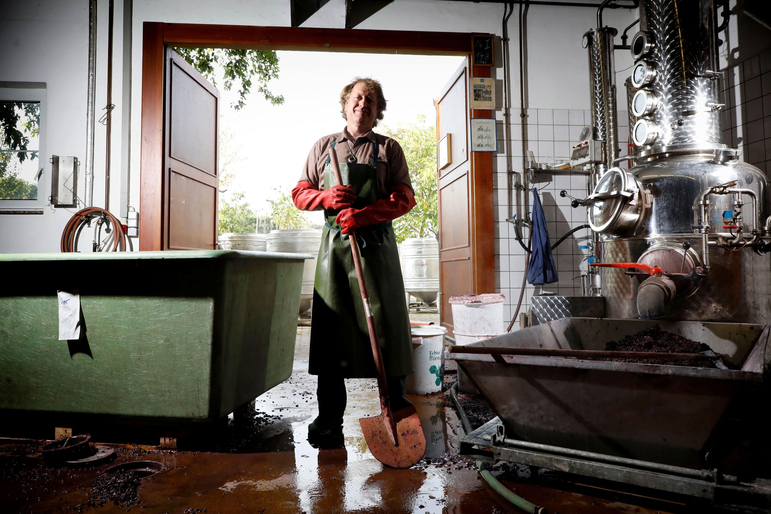 Bad Dürkheim: Kleine Schnapsprobe mit Blick in die Brennerei Mesel