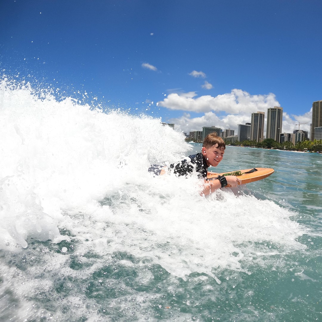 ワイキキ：ファミリー、グループ、プライベートボディボードレッスン