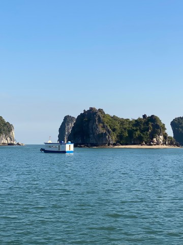 Visit Half day Lan Ha Bay  Boat Trip , Kayaking,Snorkel in Isla de Cat Ba