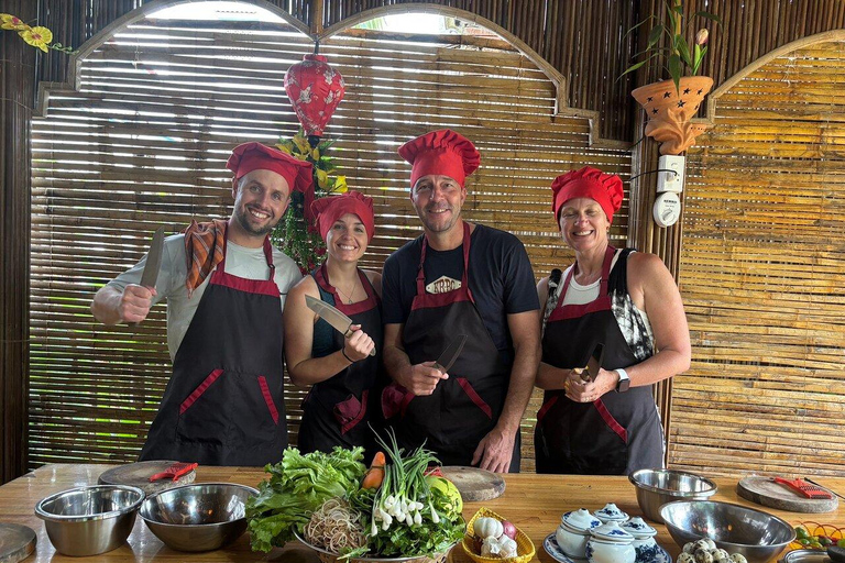 Autentiska Hoi An: Marknad, båtresa med korg och matlagningskurs