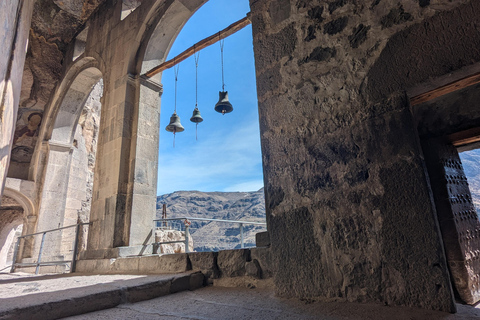 Vardzia. Lago Paravani, Khertvisi y castillo de Lomsia, RabatiPrivado