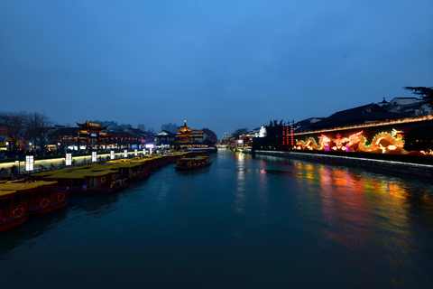 Cruzeiro no rio Qinhuai e visita nocturna à Porta de Zhonghua