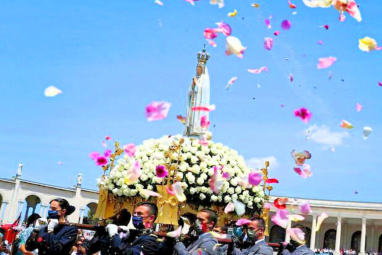 From Lisbon: Obidos, Nazaré and Fátima
