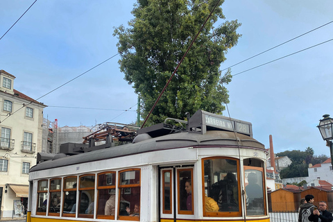 Lissabon: Tram 28 inträdesbiljett med ljudguide och 24-timmarspass