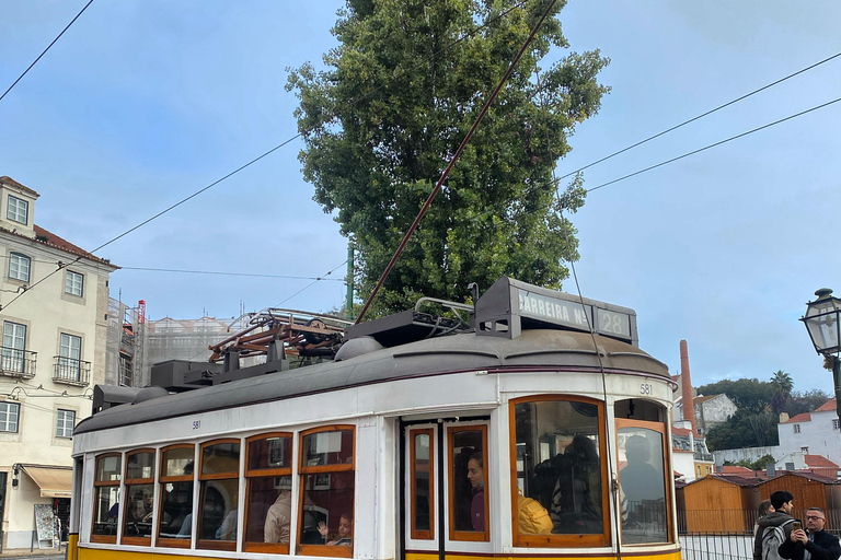 Lisboa: Ticket de entrada al tranvía 28 con audioguía y pase de 24 horas