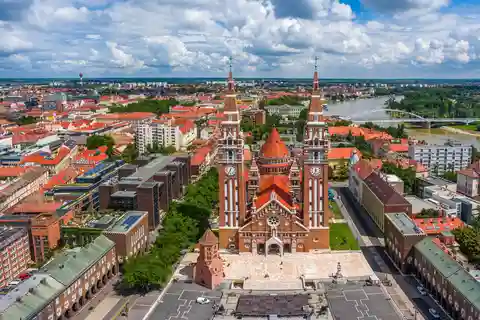 Szeged: Private Guided Walking Tour with a Local