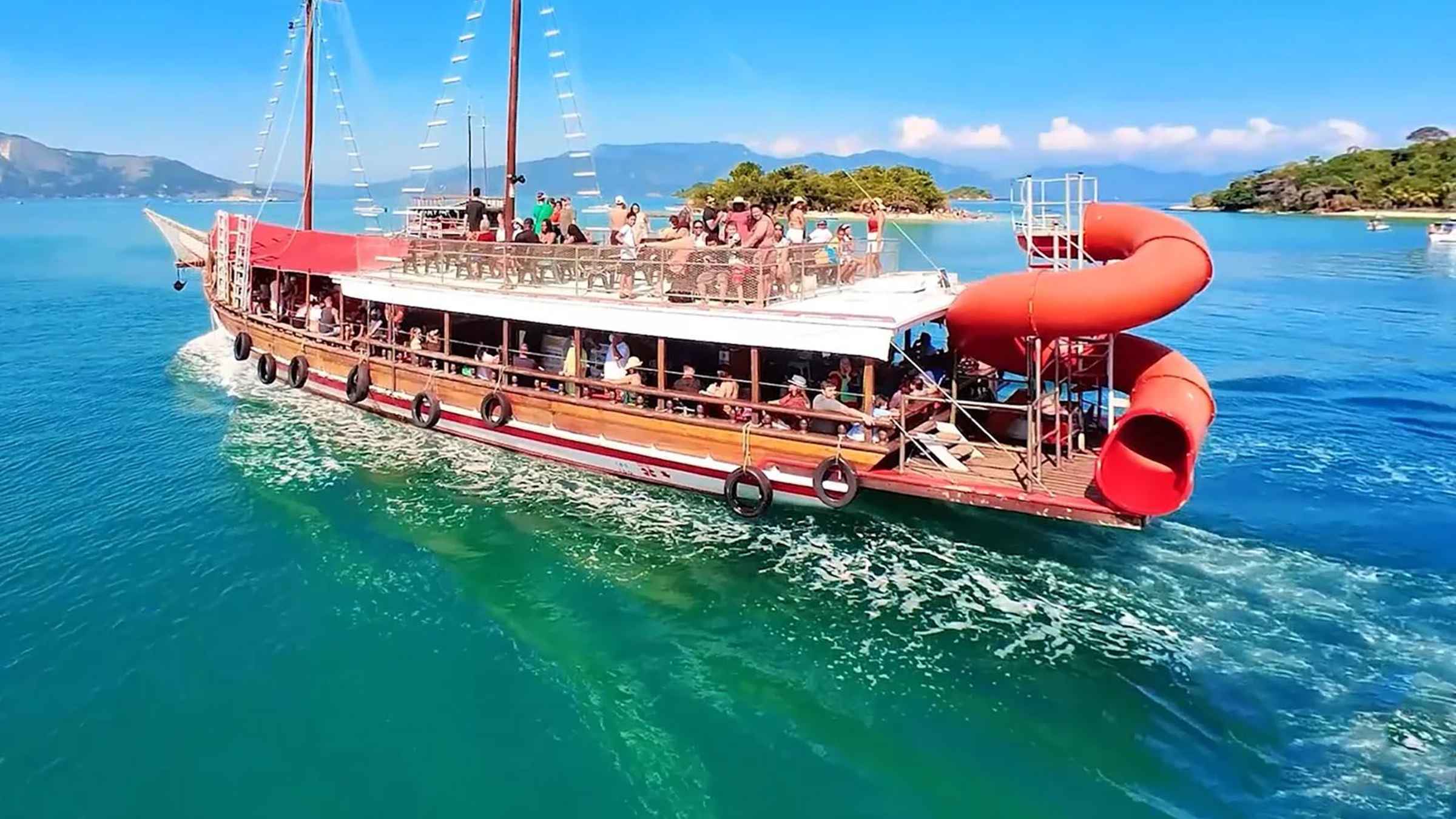 Angra dos Reis: Passeio de lancha pelas ilhas deslumbrantes5 horas4.7