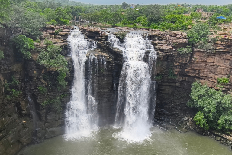 From Varanasi: Rohtas Waterfalls Guided Tour with Meals