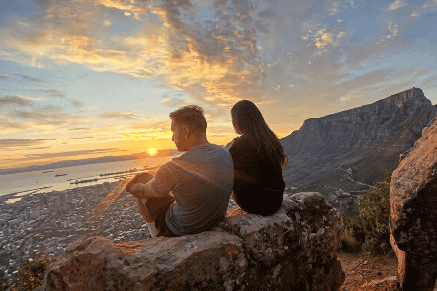 Kapstadt: Lion's Head bei Sonnenaufgang mit Kaffee/Tee oder Wanderung bei Sonnenuntergang. Foto: GetYourGuide