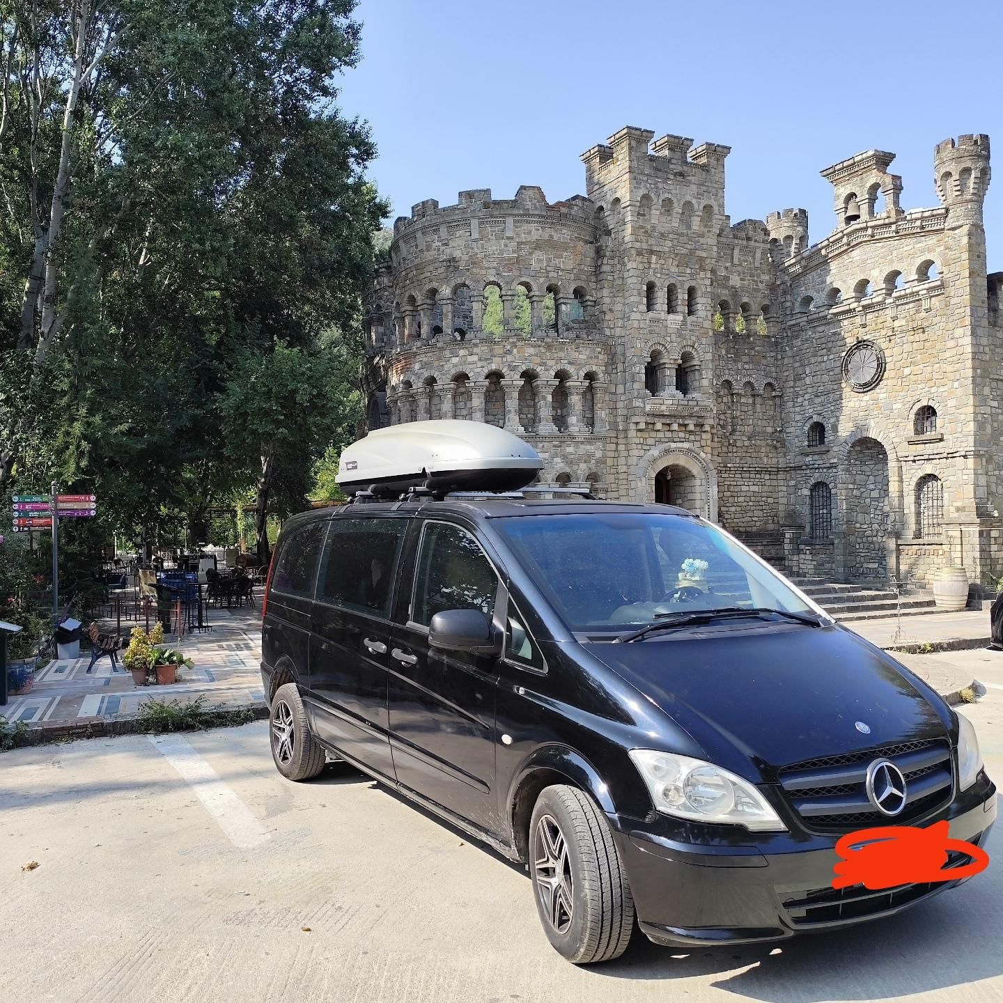 Privat: Flughafen Tirana & Stadt nach/von Pogradec