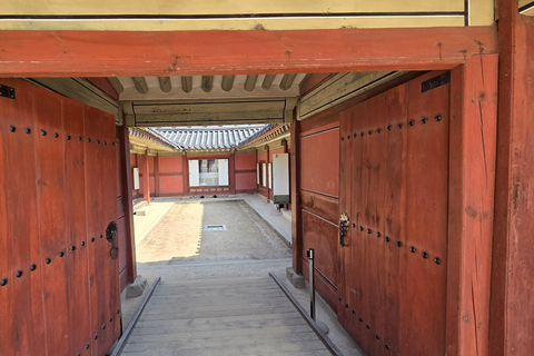 Seoul: Guided Walking Tour for Seniors with Breaks