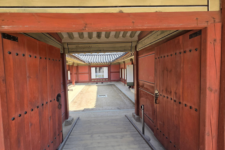 Seoul: Guided Walking Tour for Seniors with Breaks