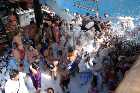 Alanya: Piratenboot boottocht bij zonsondergang met diner en schuimparty