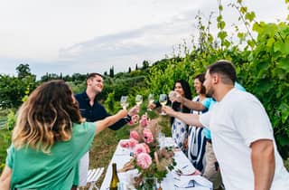 Abendessen im Weinberg an der Côte d'Azur