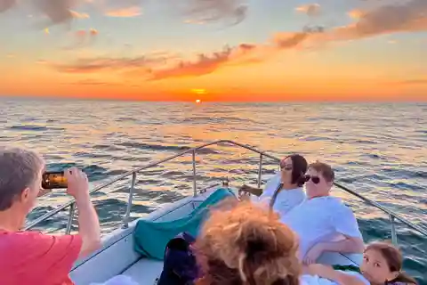 Cefalù: Sunset boat trip along the coast of Cefalù