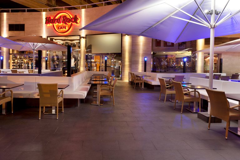 Mallorca: Entrada al Hard Rock Cafe con comida o cenaCome rodeado de historia de la música en Hard Rock Cafe Mallorca.