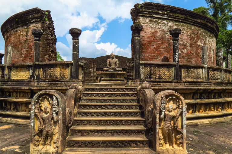 Kandy: Sigiriya Rock & Ancient Kingdom Polonnaruwa Day Trip