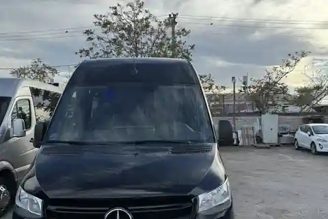 Transfert en minibus entre l'aéroport d'Athènes et le port du Pirée