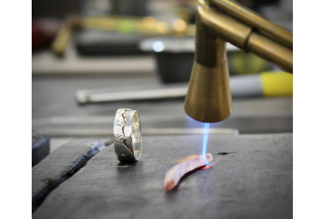 Gili Air : cours de fabrication de bijoux en argent kaktus