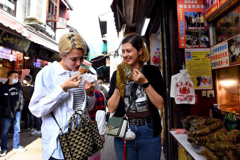 Shanghai: Zhujiajiao Small Tour with Boat Ride & Gardens Shanghai: Zhujiajiao Small Group Tour with Boat Ride&Gardens