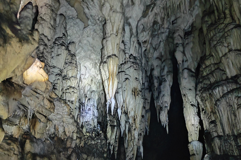 Serbie : Circuit dans le canyon d&#039;Uvac avec grotte de glace et tour en bateau