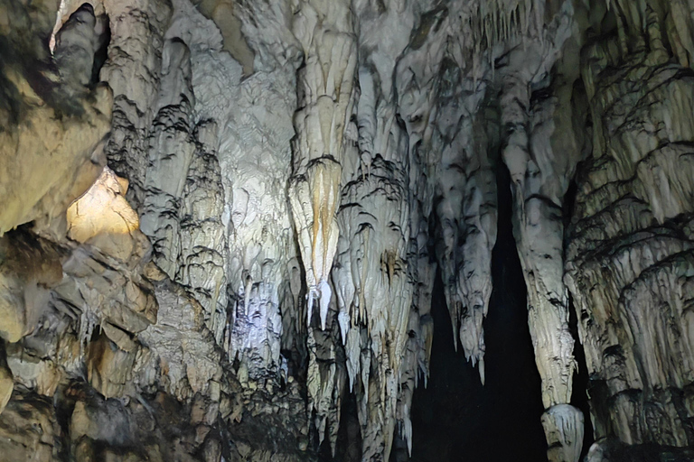 Serbie : Circuit dans le canyon d&#039;Uvac avec grotte de glace et tour en bateau