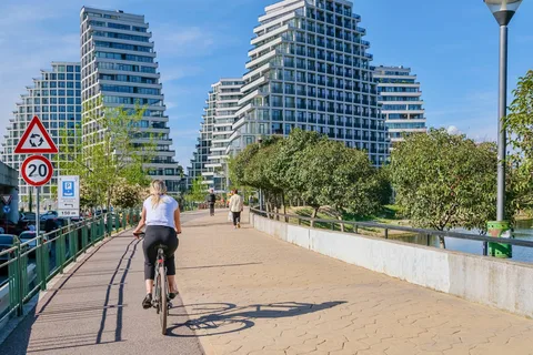 Tirana: Guidet cykeltur med mad- og drikkeprøver