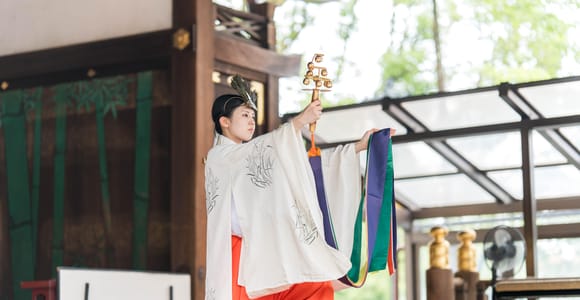 Kyoto: Fushimi Inari Taisha Shrine Guided Tour & Kagura Dance