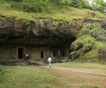 From Mumbai: Half-Day Elephanta Caves Tour with Ferry Ride