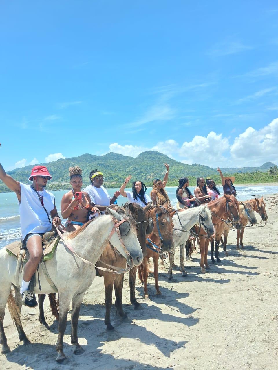 Puerto Plata: Abenteuer zu Pferd am Strand, auf dem Land und in der Stadt (Maimón)