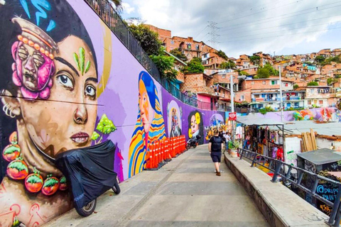 Medellín: Tour pela Comuna 13 com lanches e seu próprio grafite