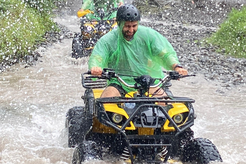 Yogyakarta : Borobudur à l'aube, quad sur le Merapi et PrambananBorobudur à l'aube (accès VIP), Merapi en quad et Prambanan