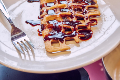 Bruxelles: Laboratorio di preparazione di waffle belgi con degustazione di birra