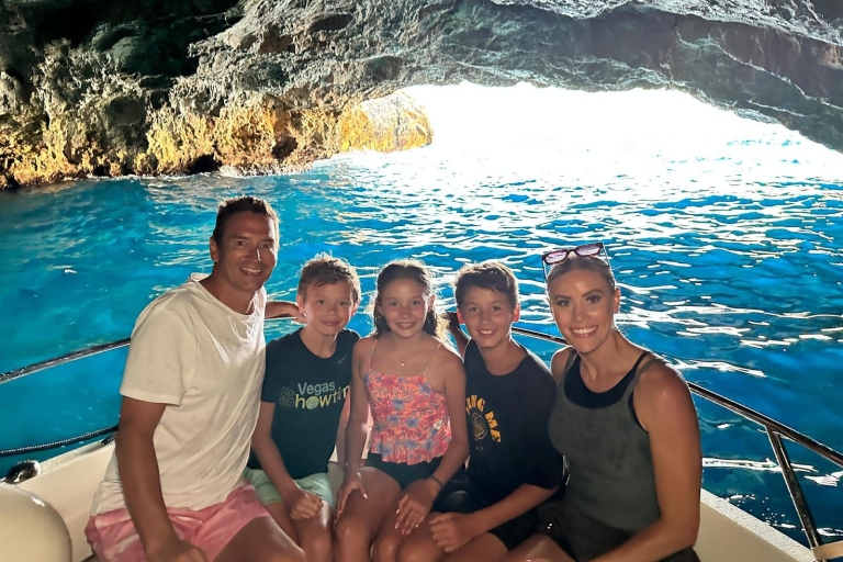 Bahía de Kotor y Cueva Azul Excursión Privada en Barco con Bebidas Gratis