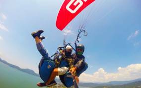 Valle de Bravo: Paragliding flight