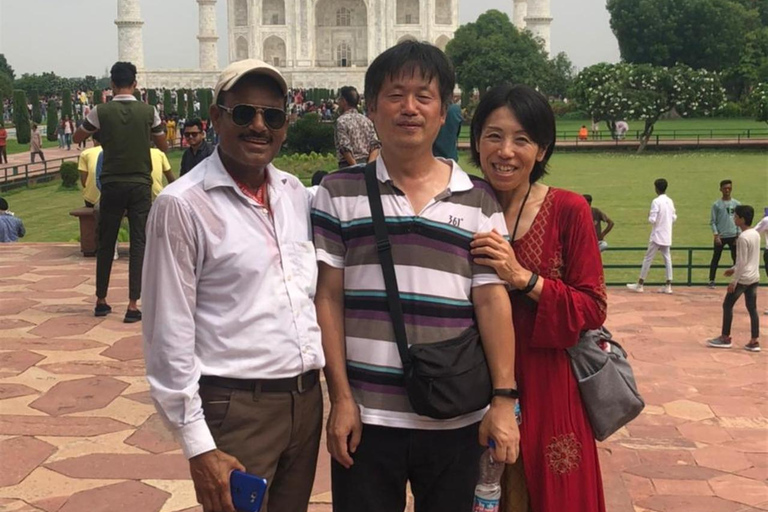 From Delhi: Private Taj Mahal tour with popular guide From Delhi:-Guide, tickets, transport, lunch(all inclusive)