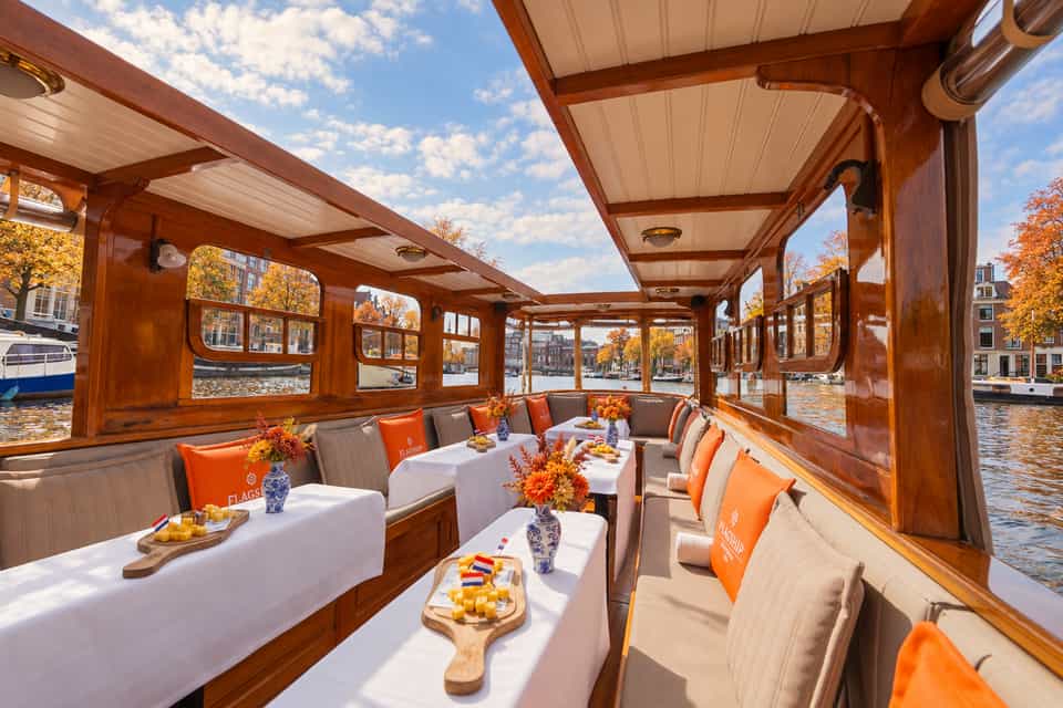 Grachtenfahrt im Salonboot mit Käse & Wein