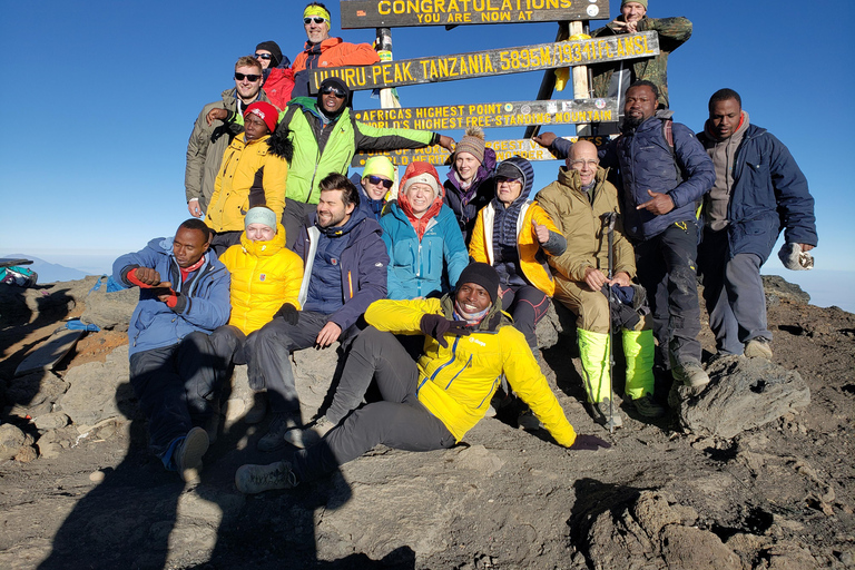 乞力马扎罗：莱莫肖路线徒步含机场接送乞力马扎罗：莱莫肖路线徒步之旅（含机场接送）