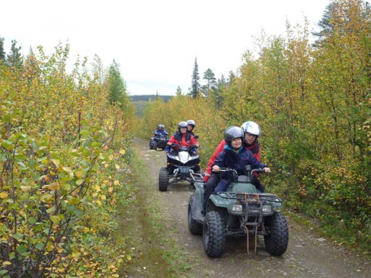 Kiruna: ATV-Tour mit Übernachtung und Sauna