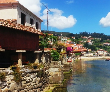Rías Baixas: Guided Day Tour from Santiago with Boat Ride